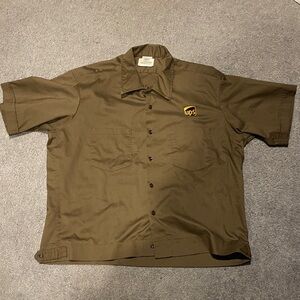 Authentic vintage Riverside men’s UPS XL short sleeve shirt brown